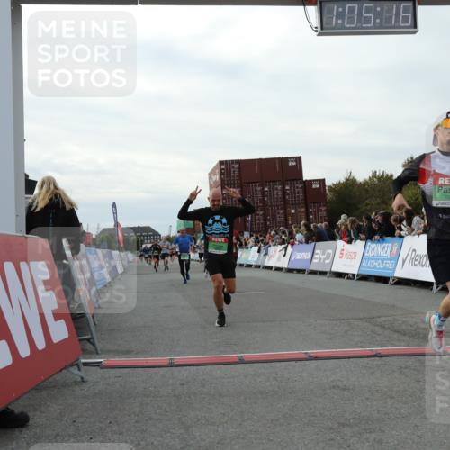03.10.2025 - Köhlbrandbrückenlauf Yannick Fuchs http://msf.ph/oto/8982600 03.10.2025 16:05:14 Ziel 7201, 7207, 7403, 7422, 7643, 8995, 9114, 9421, 9422, 9592, 9627, 9690 meine-sportfotos.de