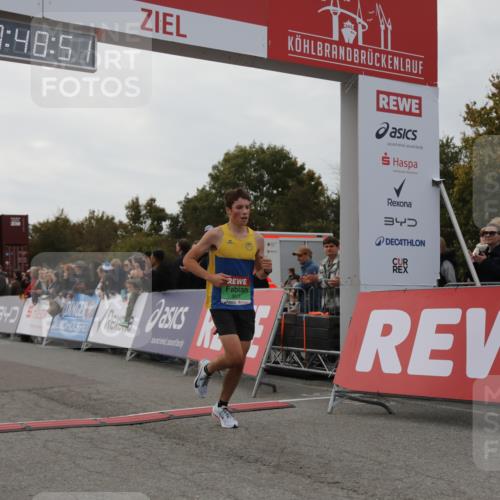 03.10.2025 - Köhlbrandbrückenlauf Yannick Fuchs http://msf.ph/oto/8982605 03.10.2025 15:48:49 Ziel 7009, 8871 meine-sportfotos.de
