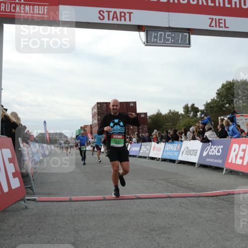 03.10.2025 - Köhlbrandbrückenlauf Yannick Fuchs http://msf.ph/oto/8982608 03.10.2025 16:05:15 Ziel 7201, 7207, 7403, 7422, 7473, 7643, 8995, 9114, 9421, 9422, 9592, 9627, 9690 meine-sportfotos.de