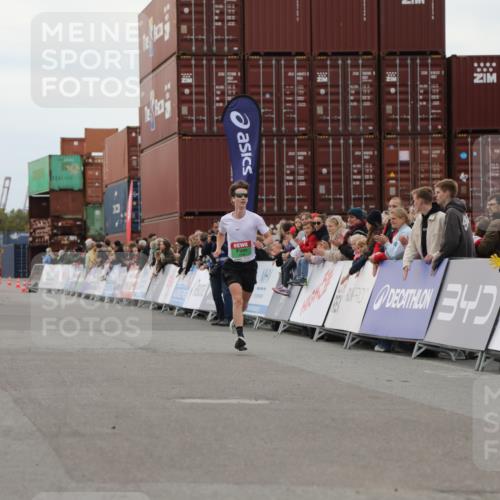03.10.2025 - Köhlbrandbrückenlauf Yannick Fuchs http://msf.ph/oto/8982609 03.10.2025 15:48:51 Ziel 7009, 8871 meine-sportfotos.de