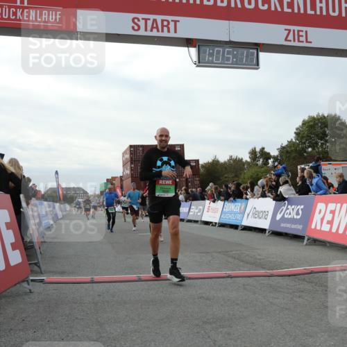 03.10.2025 - Köhlbrandbrückenlauf Yannick Fuchs http://msf.ph/oto/8982610 03.10.2025 16:05:15 Ziel 7201, 7207, 7403, 7422, 7473, 7643, 8995, 9114, 9421, 9422, 9592, 9627, 9690 meine-sportfotos.de