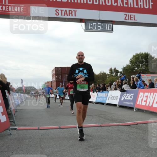 03.10.2025 - Köhlbrandbrückenlauf Yannick Fuchs http://msf.ph/oto/8982615 03.10.2025 16:05:16 Ziel 7201, 7207, 7403, 7422, 7473, 7643, 9421, 9422, 9592, 9627, 9690 meine-sportfotos.de