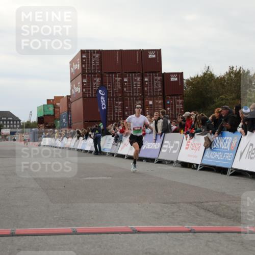 03.10.2025 - Köhlbrandbrückenlauf Yannick Fuchs http://msf.ph/oto/8982618 03.10.2025 15:48:52 Ziel 7009, 8871 meine-sportfotos.de