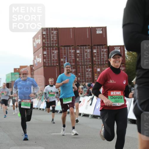 03.10.2025 - Köhlbrandbrückenlauf Yannick Fuchs http://msf.ph/oto/8982619 03.10.2025 16:05:16 Ziel 7201, 7207, 7403, 7422, 7473, 7643, 9421, 9422, 9592, 9627, 9690 meine-sportfotos.de