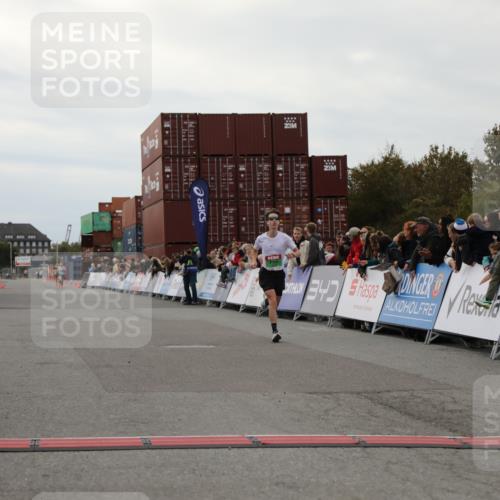 03.10.2025 - Köhlbrandbrückenlauf Yannick Fuchs http://msf.ph/oto/8982620 03.10.2025 15:48:52 Ziel 7009, 8871 meine-sportfotos.de