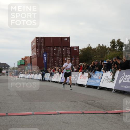 03.10.2025 - Köhlbrandbrückenlauf Yannick Fuchs http://msf.ph/oto/8982622 03.10.2025 15:48:53 Ziel 7009, 8871 meine-sportfotos.de