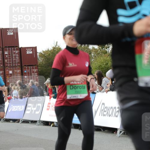 03.10.2025 - Köhlbrandbrückenlauf Yannick Fuchs http://msf.ph/oto/8982623 03.10.2025 16:05:17 Ziel 7201, 7207, 7403, 7422, 7473, 7643, 8099, 9421, 9422, 9475, 9592, 9627, 9690 meine-sportfotos.de