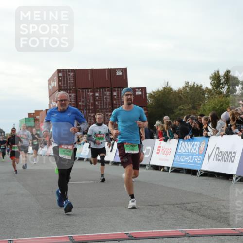 03.10.2025 - Köhlbrandbrückenlauf Yannick Fuchs http://msf.ph/oto/8982627 03.10.2025 16:05:17 Ziel 7201, 7207, 7403, 7422, 7473, 7643, 8099, 9421, 9422, 9475, 9592, 9627, 9690 meine-sportfotos.de