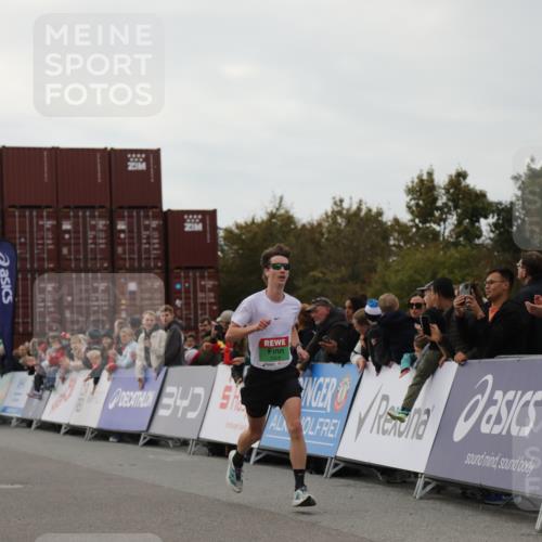 03.10.2025 - Köhlbrandbrückenlauf Yannick Fuchs http://msf.ph/oto/8982628 03.10.2025 15:48:53 Ziel 7009, 8871 meine-sportfotos.de