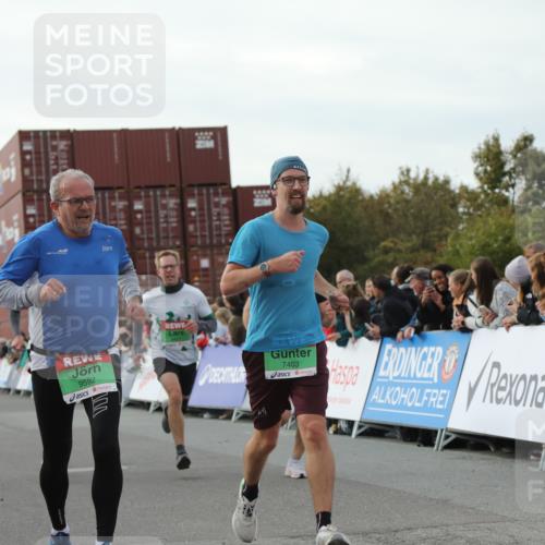 03.10.2025 - Köhlbrandbrückenlauf Yannick Fuchs http://msf.ph/oto/8982629 03.10.2025 16:05:18 Ziel 7207, 7403, 7422, 7473, 7643, 8099, 9421, 9422, 9475, 9592, 9627, 9690 meine-sportfotos.de