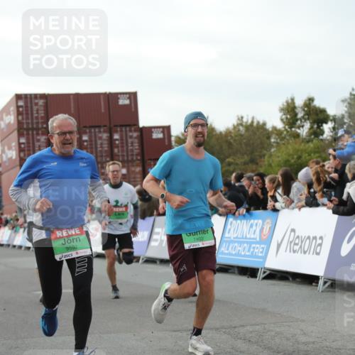 03.10.2025 - Köhlbrandbrückenlauf Yannick Fuchs http://msf.ph/oto/8982631 03.10.2025 16:05:18 Ziel 7207, 7403, 7422, 7473, 7643, 8099, 9421, 9422, 9475, 9592, 9627, 9690 meine-sportfotos.de