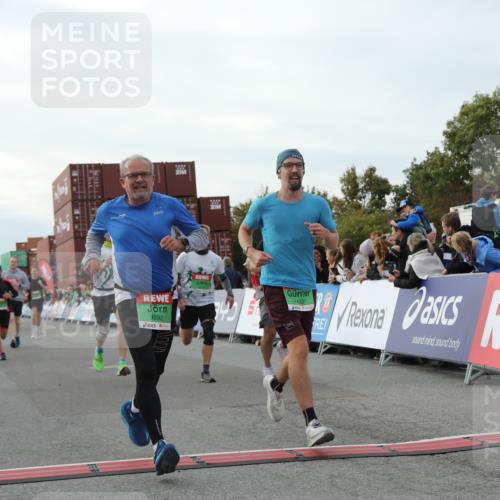 03.10.2025 - Köhlbrandbrückenlauf Yannick Fuchs http://msf.ph/oto/8982634 03.10.2025 16:05:18 Ziel 7207, 7403, 7422, 7473, 7643, 8099, 9421, 9422, 9475, 9592, 9627, 9690 meine-sportfotos.de