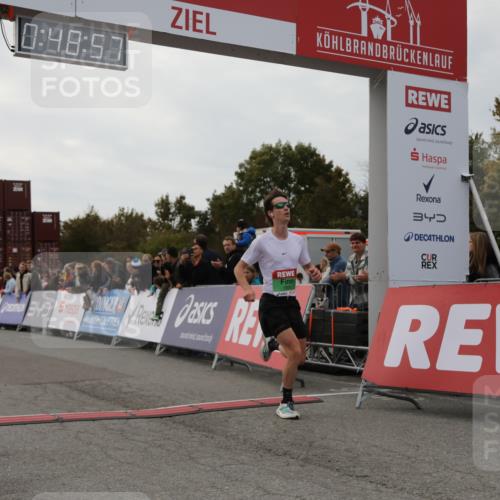 03.10.2025 - Köhlbrandbrückenlauf Yannick Fuchs http://msf.ph/oto/8982635 03.10.2025 15:48:55 Ziel 7009 meine-sportfotos.de