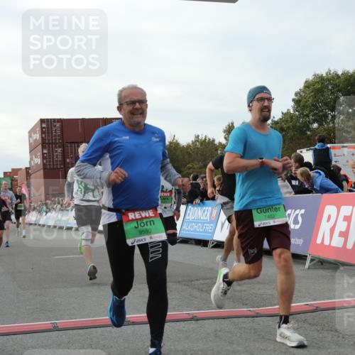 03.10.2025 - Köhlbrandbrückenlauf Yannick Fuchs http://msf.ph/oto/8982640 03.10.2025 16:05:19 Ziel 7207, 7403, 7422, 7473, 7643, 8099, 9421, 9422, 9475, 9592, 9627 meine-sportfotos.de