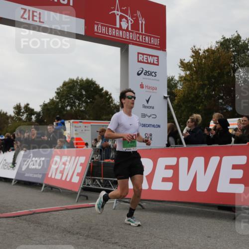 03.10.2025 - Köhlbrandbrückenlauf Yannick Fuchs http://msf.ph/oto/8982641 03.10.2025 15:48:55 Ziel 7009 meine-sportfotos.de