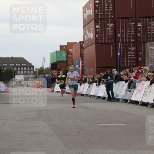 03.10.2025 - Köhlbrandbrückenlauf Yannick Fuchs http://msf.ph/oto/8982649 03.10.2025 15:49:02 Ziel 7011, 9662 meine-sportfotos.de