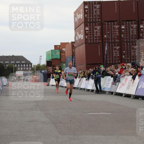 03.10.2025 - Köhlbrandbrückenlauf Yannick Fuchs http://msf.ph/oto/8982650 03.10.2025 15:49:03 Ziel 7011, 9662 meine-sportfotos.de