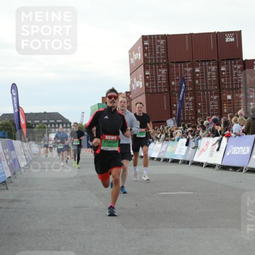 03.10.2025 - Köhlbrandbrückenlauf Yannick Fuchs http://msf.ph/oto/8982651 03.10.2025 16:05:20 Ziel 7207, 7403, 7422, 7473, 7643, 8099, 9127, 9421, 9422, 9475, 9592, 9627 meine-sportfotos.de