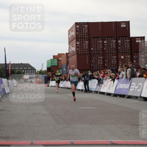 03.10.2025 - Köhlbrandbrückenlauf Yannick Fuchs http://msf.ph/oto/8982656 03.10.2025 15:49:03 Ziel 7011, 9662 meine-sportfotos.de