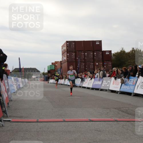 03.10.2025 - Köhlbrandbrückenlauf Yannick Fuchs http://msf.ph/oto/8982663 03.10.2025 15:49:04 Ziel 7011, 9662 meine-sportfotos.de