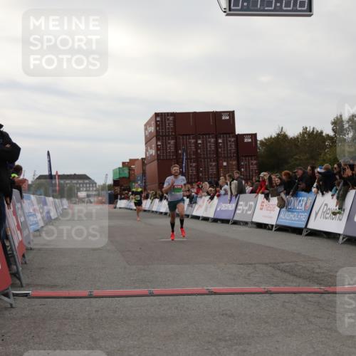 03.10.2025 - Köhlbrandbrückenlauf Yannick Fuchs http://msf.ph/oto/8982665 03.10.2025 15:49:04 Ziel 7011, 9662 meine-sportfotos.de