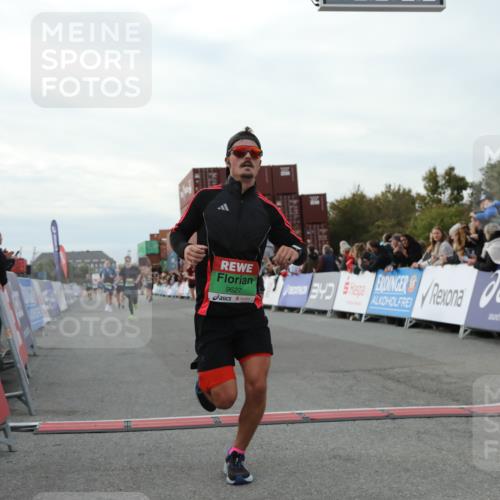 03.10.2025 - Köhlbrandbrückenlauf Yannick Fuchs http://msf.ph/oto/8982666 03.10.2025 16:05:22 Ziel 7241, 7422, 7473, 7643, 8099, 9127, 9421, 9422, 9475, 9499, 9627 meine-sportfotos.de