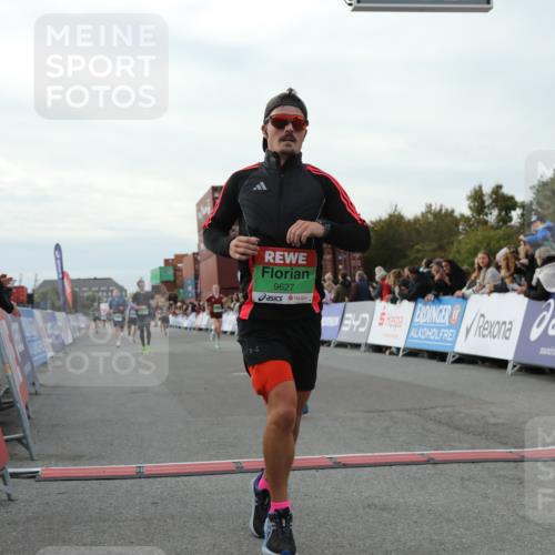 03.10.2025 - Köhlbrandbrückenlauf Yannick Fuchs http://msf.ph/oto/8982668 03.10.2025 16:05:22 Ziel 7241, 7422, 7473, 7643, 8099, 9127, 9421, 9422, 9475, 9499, 9627 meine-sportfotos.de