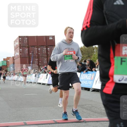03.10.2025 - Köhlbrandbrückenlauf Yannick Fuchs http://msf.ph/oto/8982673 03.10.2025 16:05:22 Ziel 7241, 7422, 7473, 7643, 8099, 9127, 9421, 9422, 9475, 9499, 9627 meine-sportfotos.de