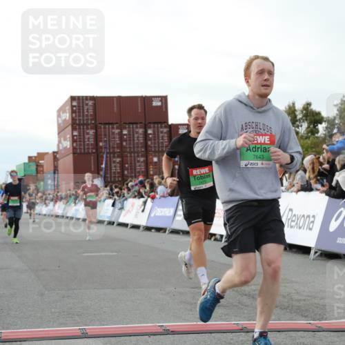 03.10.2025 - Köhlbrandbrückenlauf Yannick Fuchs http://msf.ph/oto/8982675 03.10.2025 16:05:23 Ziel 7241, 7422, 7473, 7643, 8099, 9127, 9421, 9422, 9475, 9499, 9627 meine-sportfotos.de