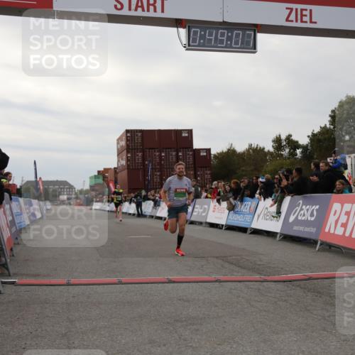 03.10.2025 - Köhlbrandbrückenlauf Yannick Fuchs http://msf.ph/oto/8982676 03.10.2025 15:49:05 Ziel 7011, 9662 meine-sportfotos.de