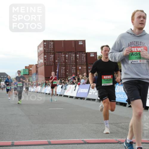 03.10.2025 - Köhlbrandbrückenlauf Yannick Fuchs http://msf.ph/oto/8982677 03.10.2025 16:05:23 Ziel 7241, 7422, 7473, 7643, 8099, 9127, 9421, 9422, 9475, 9499, 9627 meine-sportfotos.de