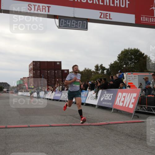 03.10.2025 - Köhlbrandbrückenlauf Yannick Fuchs http://msf.ph/oto/8982682 03.10.2025 15:49:06 Ziel 7011, 9662 meine-sportfotos.de