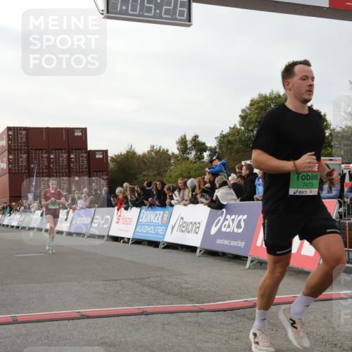 03.10.2025 - Köhlbrandbrückenlauf Yannick Fuchs http://msf.ph/oto/8982683 03.10.2025 16:05:24 Ziel 7241, 7473, 7643, 8099, 8199, 9127, 9475, 9499, 9627, 9669 meine-sportfotos.de