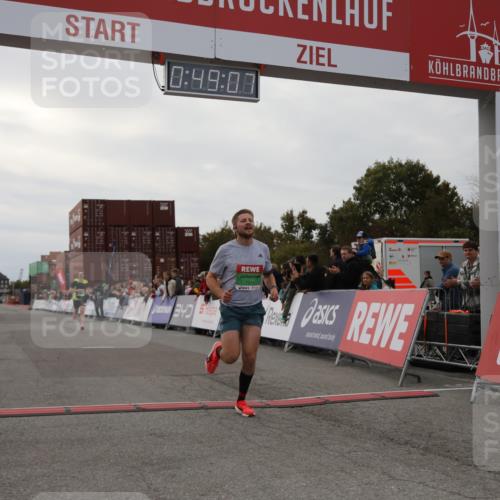 03.10.2025 - Köhlbrandbrückenlauf Yannick Fuchs http://msf.ph/oto/8982684 03.10.2025 15:49:06 Ziel 7011, 9662 meine-sportfotos.de