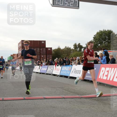 03.10.2025 - Köhlbrandbrückenlauf Yannick Fuchs http://msf.ph/oto/8982697 03.10.2025 16:05:26 Ziel 7241, 7473, 7643, 8099, 8199, 9127, 9299, 9475, 9499, 9669 meine-sportfotos.de
