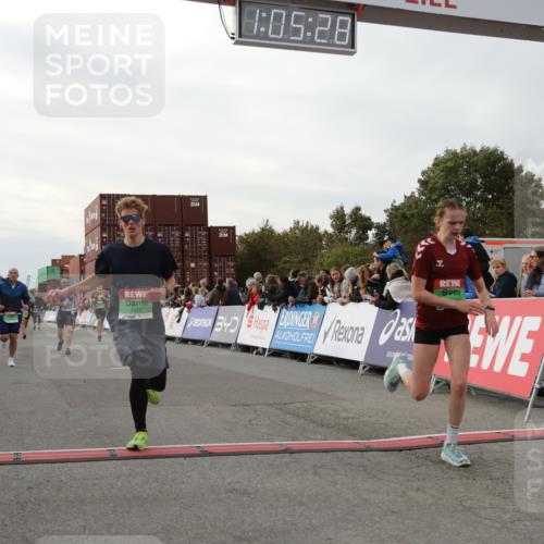 03.10.2025 - Köhlbrandbrückenlauf Yannick Fuchs http://msf.ph/oto/8982700 03.10.2025 16:05:26 Ziel 7241, 7473, 7643, 8099, 8199, 9127, 9299, 9475, 9499, 9669 meine-sportfotos.de