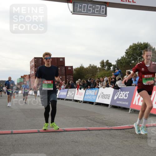 03.10.2025 - Köhlbrandbrückenlauf Yannick Fuchs http://msf.ph/oto/8982702 03.10.2025 16:05:26 Ziel 7241, 7473, 7643, 8099, 8199, 9127, 9299, 9475, 9499, 9669 meine-sportfotos.de