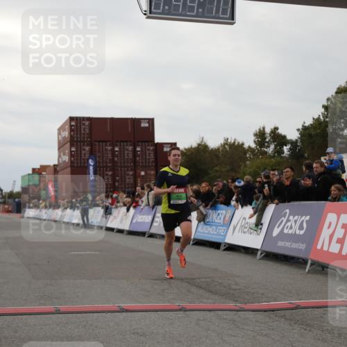 03.10.2025 - Köhlbrandbrückenlauf Yannick Fuchs http://msf.ph/oto/8982703 03.10.2025 15:49:08 Ziel 7011, 9662 meine-sportfotos.de