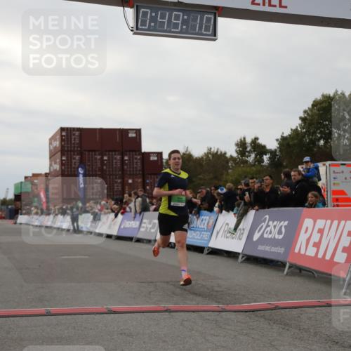 03.10.2025 - Köhlbrandbrückenlauf Yannick Fuchs http://msf.ph/oto/8982705 03.10.2025 15:49:08 Ziel 7011, 9662 meine-sportfotos.de