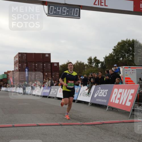 03.10.2025 - Köhlbrandbrückenlauf Yannick Fuchs http://msf.ph/oto/8982707 03.10.2025 15:49:09 Ziel 7011, 9662 meine-sportfotos.de
