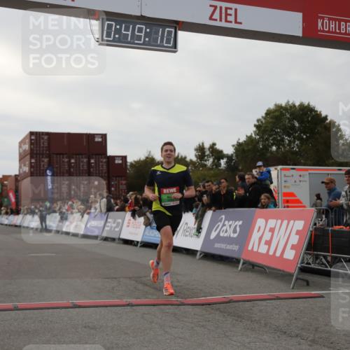 03.10.2025 - Köhlbrandbrückenlauf Yannick Fuchs http://msf.ph/oto/8982709 03.10.2025 15:49:09 Ziel 7011, 9662 meine-sportfotos.de