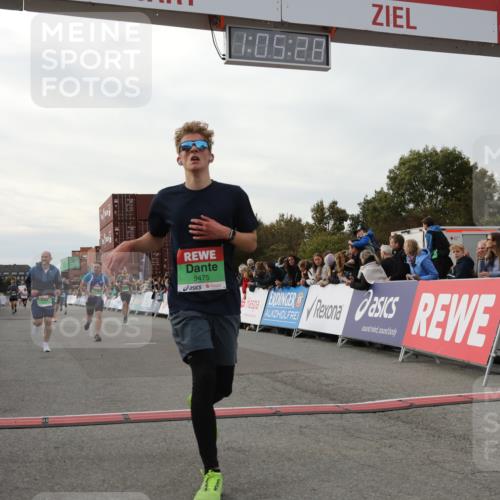03.10.2025 - Köhlbrandbrückenlauf Yannick Fuchs http://msf.ph/oto/8982710 03.10.2025 16:05:27 Ziel 7241, 7473, 8099, 8199, 9127, 9299, 9475, 9499, 9669 meine-sportfotos.de