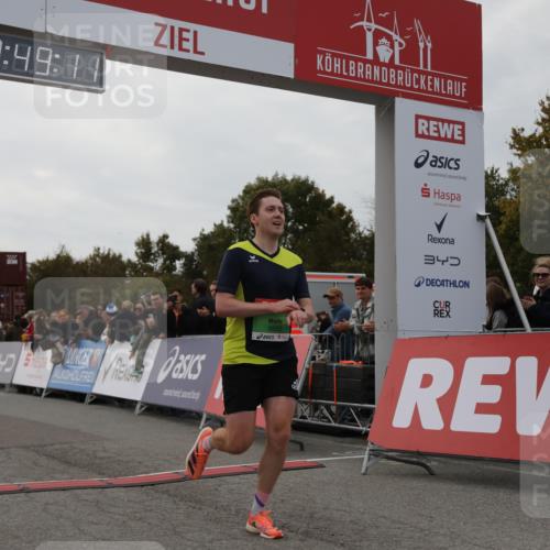 03.10.2025 - Köhlbrandbrückenlauf Yannick Fuchs http://msf.ph/oto/8982713 03.10.2025 15:49:09 Ziel 7011, 9662 meine-sportfotos.de