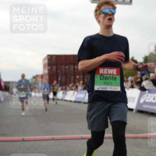 03.10.2025 - Köhlbrandbrückenlauf Yannick Fuchs http://msf.ph/oto/8982714 03.10.2025 16:05:27 Ziel 7241, 7473, 8099, 8199, 9127, 9299, 9475, 9499, 9669 meine-sportfotos.de