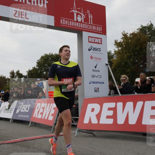 03.10.2025 - Köhlbrandbrückenlauf Yannick Fuchs http://msf.ph/oto/8982715 03.10.2025 15:49:09 Ziel 7011, 9662 meine-sportfotos.de