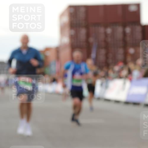 03.10.2025 - Köhlbrandbrückenlauf Yannick Fuchs http://msf.ph/oto/8982716 03.10.2025 16:05:27 Ziel 7241, 7473, 8099, 8199, 9127, 9299, 9475, 9499, 9669 meine-sportfotos.de