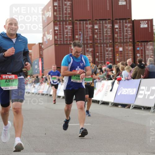 03.10.2025 - Köhlbrandbrückenlauf Yannick Fuchs http://msf.ph/oto/8982720 03.10.2025 16:05:28 Ziel 7241, 7546, 8099, 8199, 9127, 9299, 9475, 9499, 9669 meine-sportfotos.de