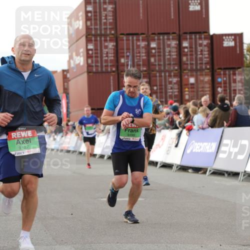 03.10.2025 - Köhlbrandbrückenlauf Yannick Fuchs http://msf.ph/oto/8982722 03.10.2025 16:05:28 Ziel 7241, 7546, 8099, 8199, 9127, 9299, 9475, 9499, 9669 meine-sportfotos.de