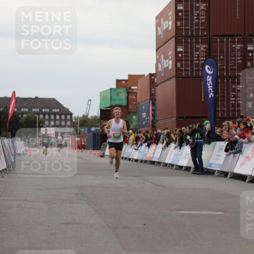 03.10.2025 - Köhlbrandbrückenlauf Yannick Fuchs http://msf.ph/oto/8982723 03.10.2025 15:49:32 Ziel 9617 meine-sportfotos.de