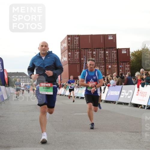 03.10.2025 - Köhlbrandbrückenlauf Yannick Fuchs http://msf.ph/oto/8982724 03.10.2025 16:05:28 Ziel 7241, 7546, 8099, 8199, 9127, 9299, 9475, 9499, 9669 meine-sportfotos.de